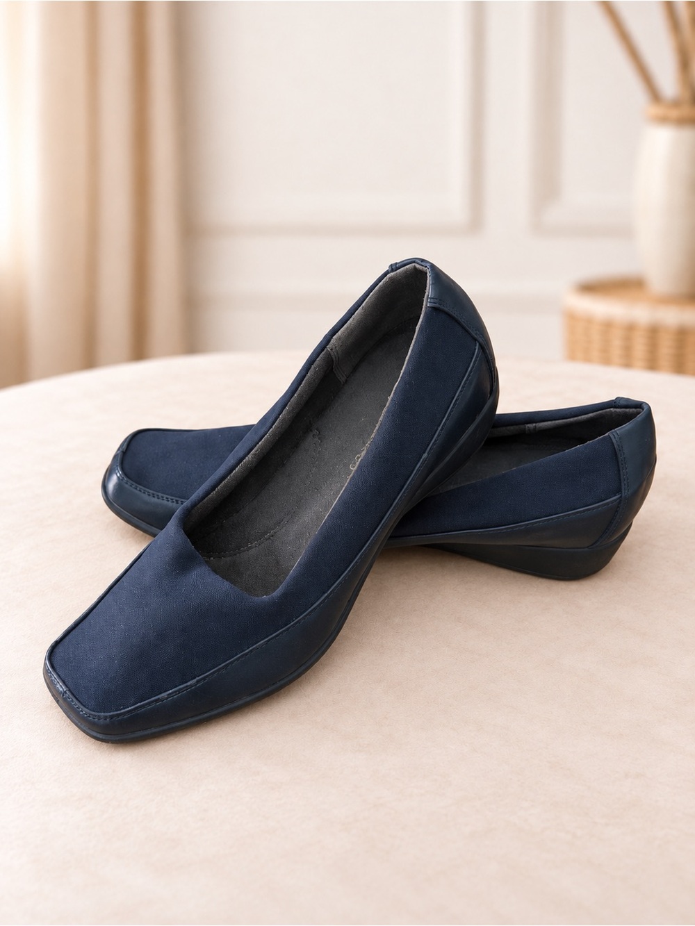 Aerosoles Navy Blue Square Toe Low Wedge Slip On Shoes Women’s Size 9